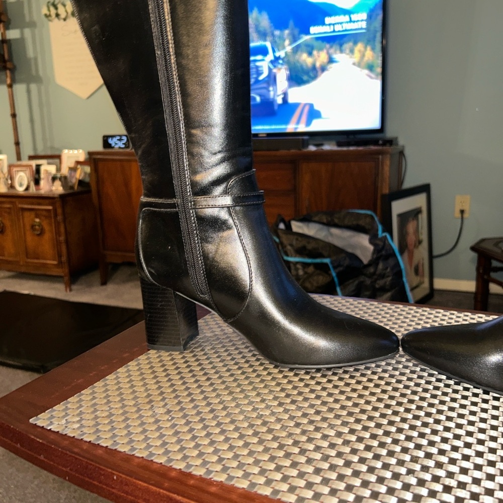 Bandolino Black Knee-High Leather Boots Size 7M- BRAND NEW WITH BOX INCLUDED - Picture 7 of 12